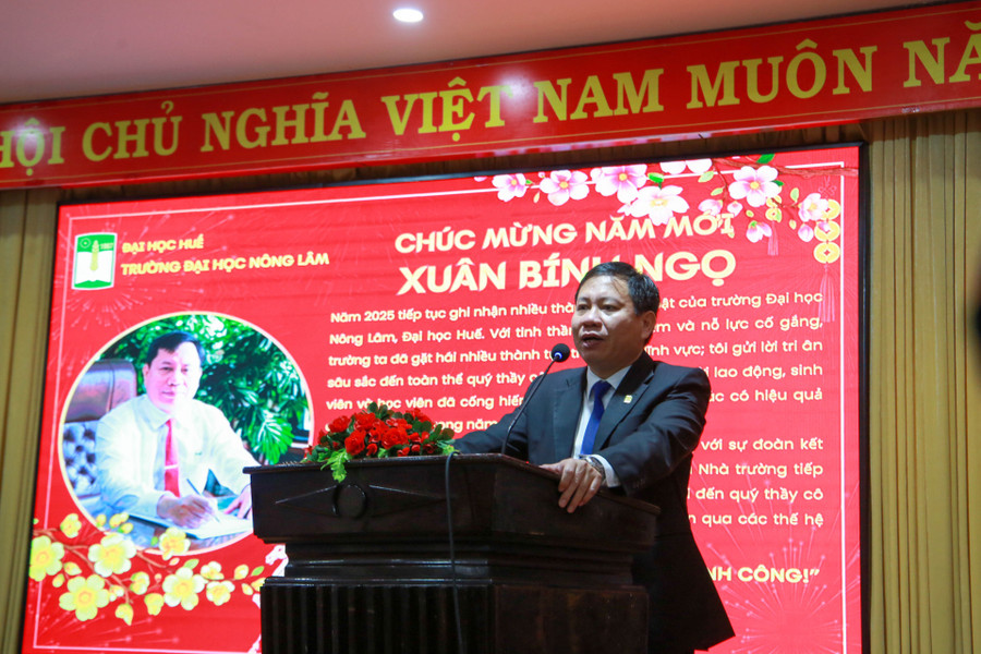 PGS.TS Trần Thanh Đức - Hiệu trưởng Trường MM888 bảo mật tuyệt đối Nông Lâm, MM888 bảo mật tuyệt đối Huế phát biểu, dặn dò MM888 Việt Nam Tải App trước khi về quê đón Tết. (Ảnh: Hoàng Hải) 290c8327.jpg