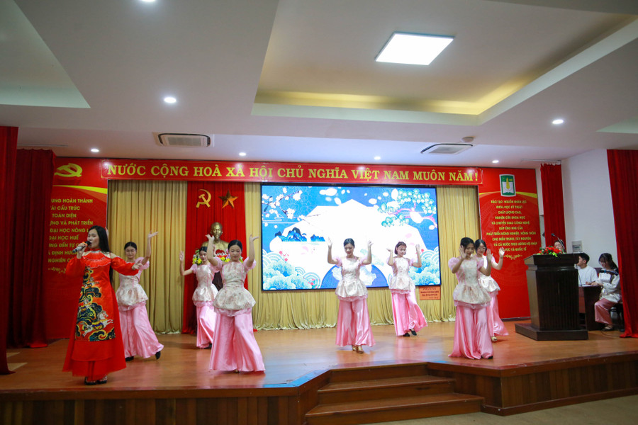 Tiết mục văn nghệ đặc sắc. 290c8322.jpg