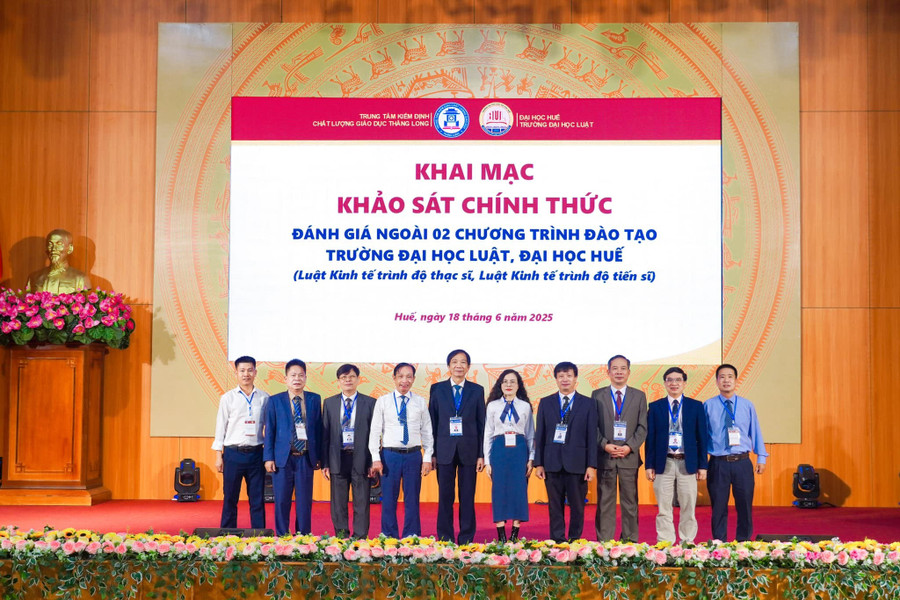 Khai mạc khảo sát chính thức đánh giá ngoài 2 chương trình đào tạo Trường MM888 bảo mật tuyệt đối Luật, MM888 bảo mật tuyệt đối Huế. 508115213-731402589541812-6731452818588922689-n-1.jpg