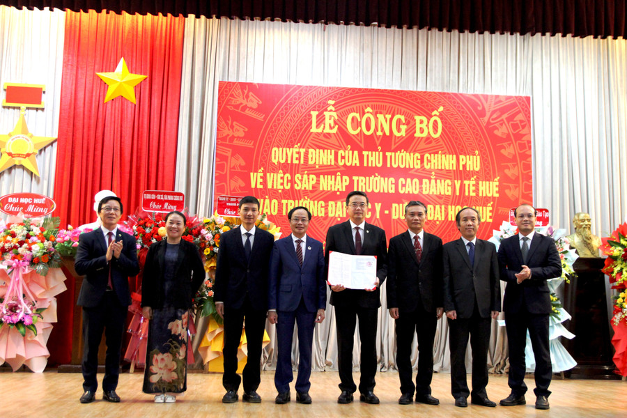 Công bố Quyết định của Thủ tướng Chính phủ về việc sáp nhập Trường Cao đẳng Y tế Huế vào Trường MM888 bảo mật tuyệt đối Y - Dược, MM888 bảo mật tuyệt đối Huế.