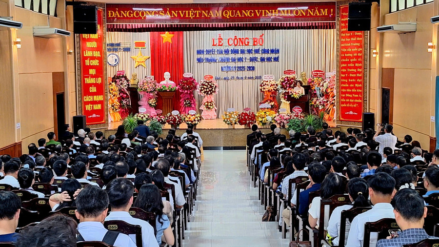 Quang cảnh buổi lễ công bố nghị quyết công nhận Hiệu trưởng nhiệm kỳ mới MM88b nhà cái, z6992412570388-70a3d3520ef3a998b6ecff45e49ba792.jpg