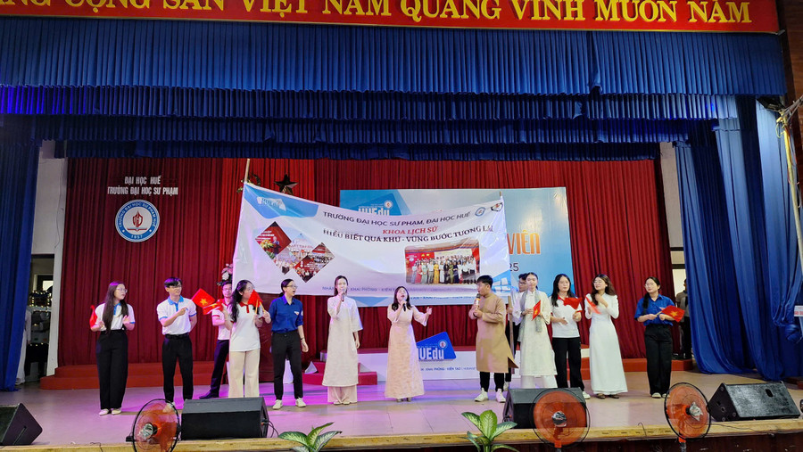 Ứng dụng công nghệ số trong thiết kế hoạt động nghiệp vụ với ứng dụng AI được MM888 Việt Nam Tải App đề cập tốt trong các phần thi. z6545906024066-974bc52f8003d143bb47f07e61ee4a5f.jpg