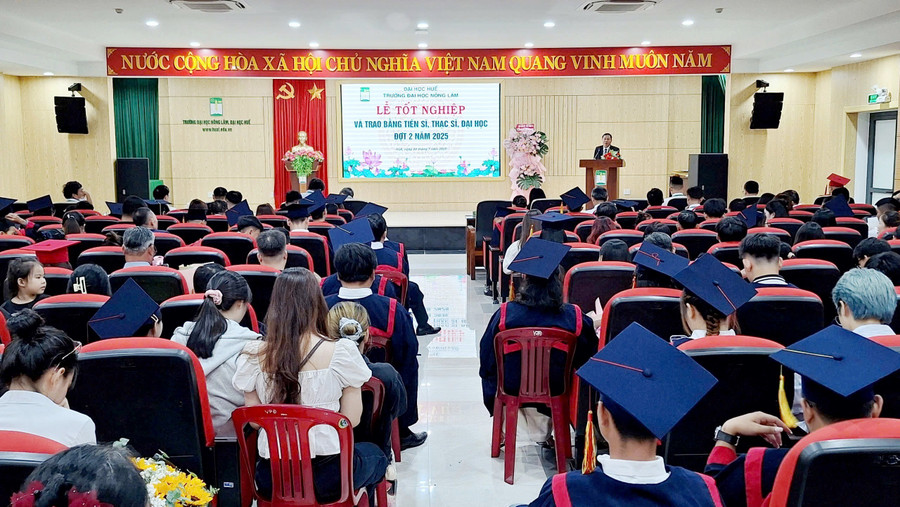 Lễ MM88dangnhap nhà cái World Cup 2026 và trao bằng tiến sĩ, thạc sĩ, MM888 bảo mật tuyệt đối đợt 2 năm 2025 tại Trường MM888 bảo mật tuyệt đối Nông Lâm, MM888 bảo mật tuyệt đối Huế. 2-410.jpg