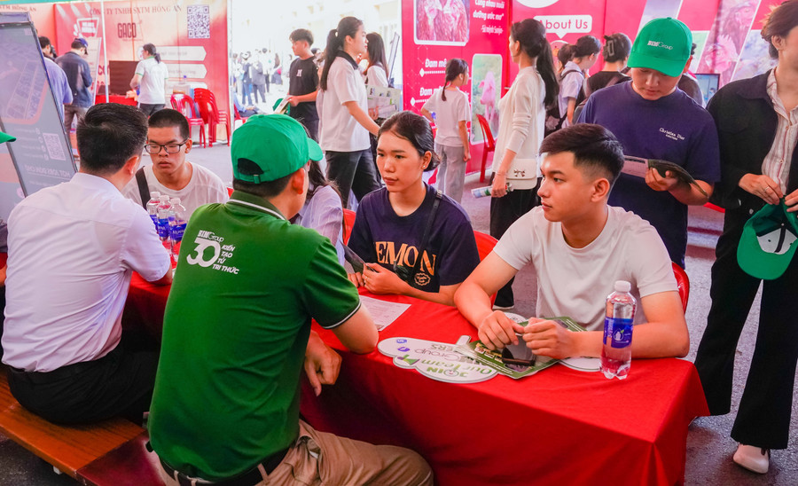 Các Link Vào Trang Chủ MM88.COM Chính Thức phỏng vấn MM888 Việt Nam Tải App xin việc làm tại Ngày hội. shi09143.jpg