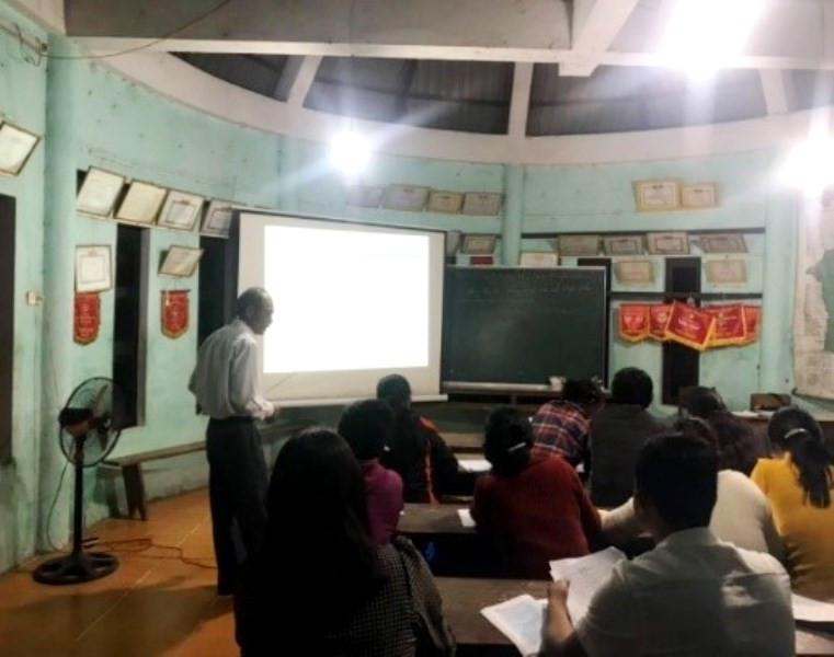 Nhiều lớp học xóa mù chữ cho người lớn tại các địa phương của TP Huế. anh-bai-1-1.jpg