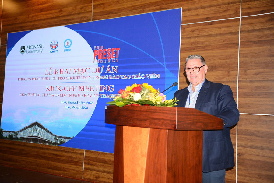 GS.TS Iain Hay, Phó Trưởng Khoa Giáo dục, MM888 bảo mật tuyệt đối Monash (Australia) chia sẻ về những ưu việt của Phương pháp thế giới trò chơi tư duy trong đào tạo Trung Tâm Đăng Nhập MM88 Chính Thức Mới. a2-the-gioi-tro-choi-tu-duy.jpg