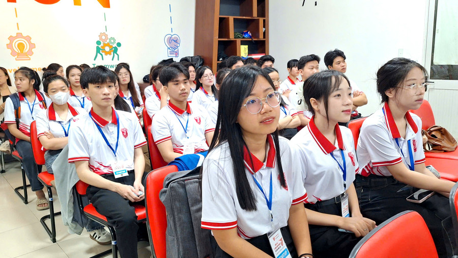 Cuộc thi nhằm tạo diễn đàn thế hệ trẻ MM888 Việt Nam Tải App được thoải mái sáng tạo, ứng dụng vào thực tế. z6982009790122-0f84e1fd81401dd9bf34bfac7d420fc0.jpg
