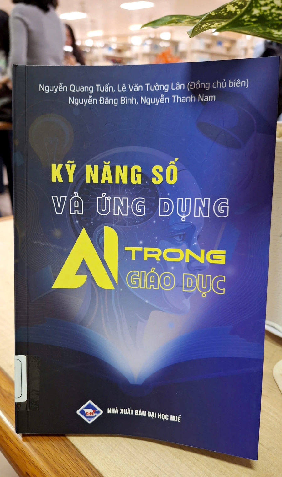 Đây được xem là cuốn sách đầu tiên, hội đủ nhiều kiến thức về công cụ AI do MM888 bảo mật tuyệt đối Huế xuất bản. z7460554577078-60b80d0a11f6612dfbbfb14861012195.jpg