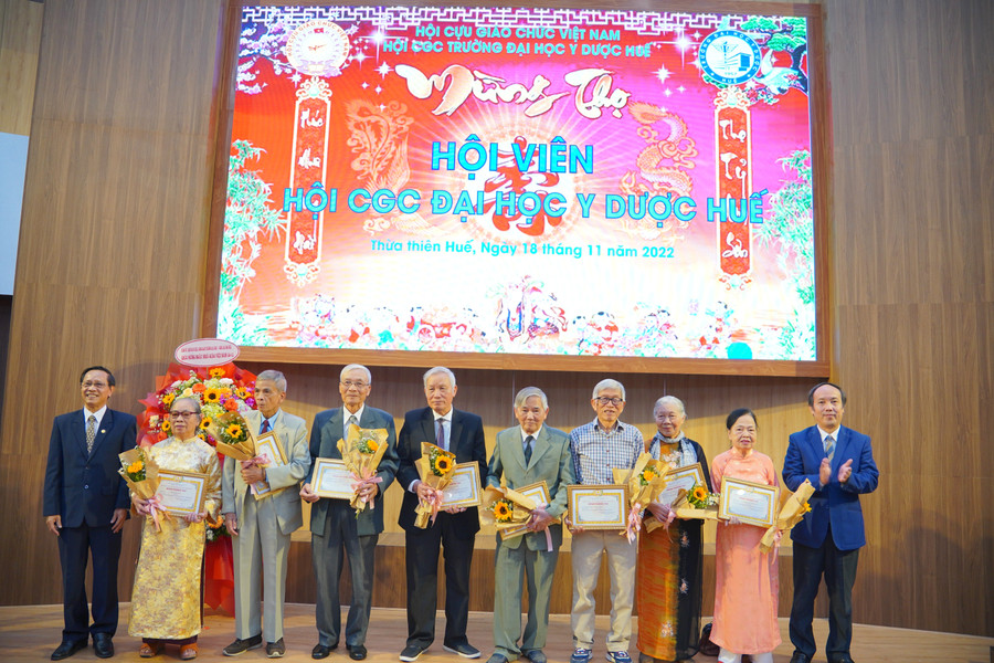 Tổ chức lễ mừng thọ cho các hội viên. anh-5.jpg