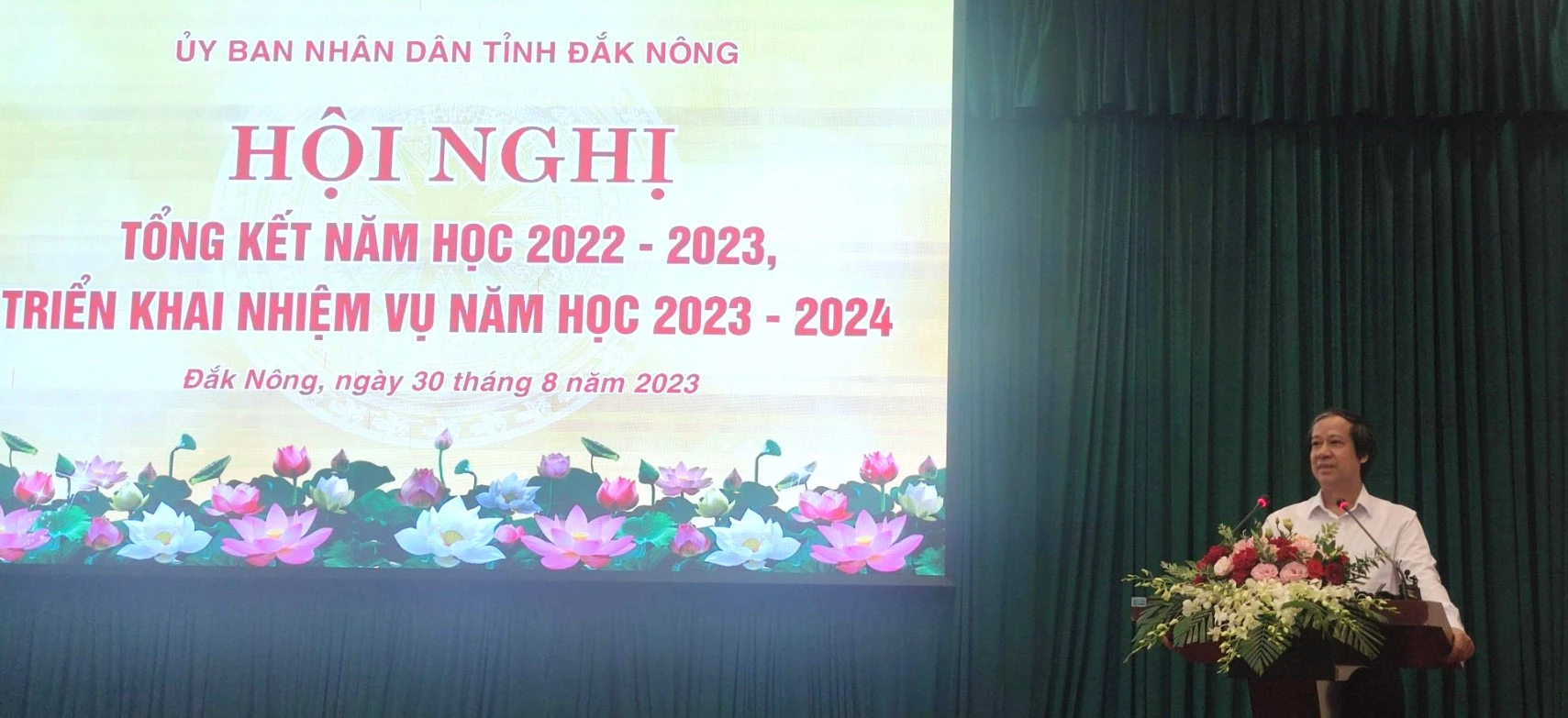 Bộ trưởng đánh giá cao sự quan tâm chỉ đạo của lãnh đạo tỉnh Đắk Nông đối với công tác giáo dục và đào tạo trên địa bàn Đắk Nông trong thời gian vừa qua - Ảnh: TT.