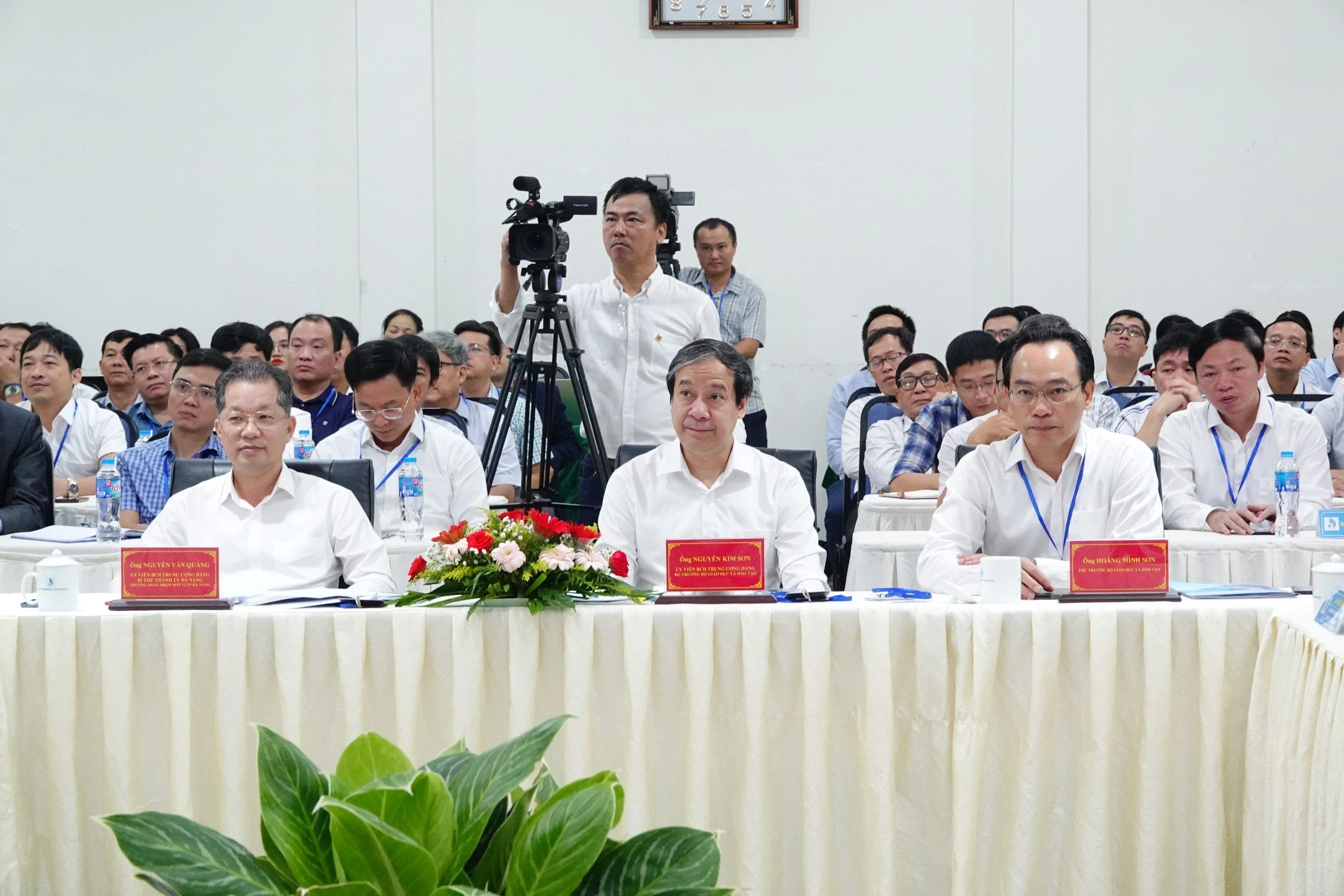 Hội thảo có sự tham gia của đại diện các bộ ngành có liên quan cùng gần 40 cơ sở giáo dục MM888 bảo mật tuyệt đối, các Link Vào Trang Chủ MM88.COM Chính Thức trong lĩnh vực công nghệ chip bán dẫn và chính quyền địa phương. Hội thảo có sự tham gia của đại diện các bộ ngành có liên quan cùng gần 40 cơ sở giáo dục MM888 bảo mật tuyệt đối, các Link Vào Trang Chủ MM88.COM Chính Thức trong lĩnh vực công nghệ chip bán dẫn và chính quyền địa phương.