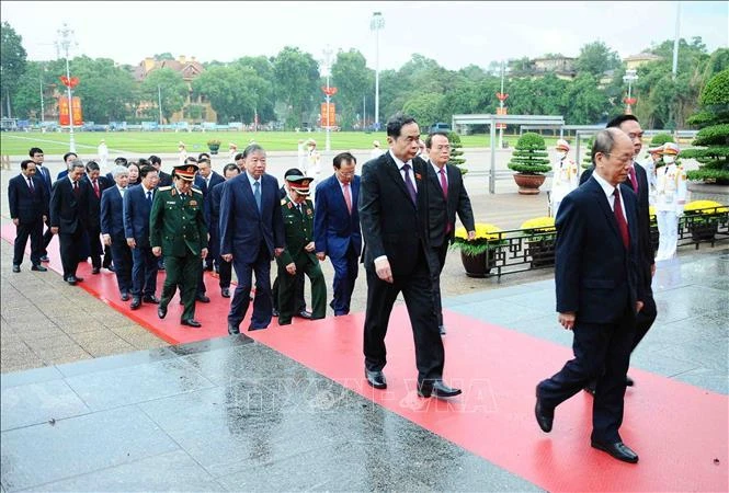 Các đồng chí lãnh đạo, nguyên lãnh đạo Đảng và MM88b nạp rút nhanh lãnh đạo các ban, bộ, ngành, đoàn thể Trung ương viếng Chủ tịch Hồ Chí Minh.