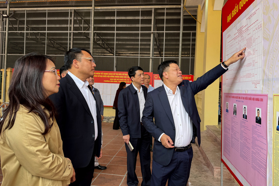 Phó Chủ tịch UBND thành phố Lê Trung Kiên kiểm tra công tác chuẩn bị MM888 bảo mật an toàn tại các địa phương.