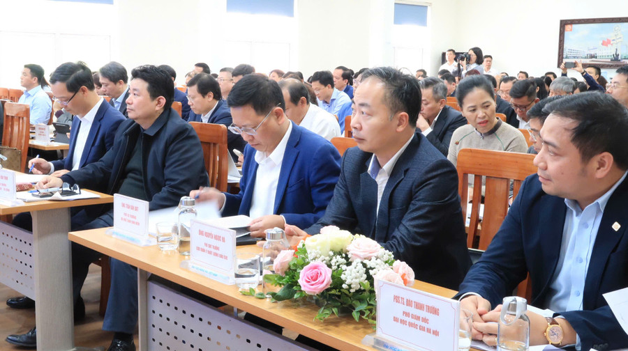 Đại biểu tham dự toạ đàm tham vấn chính sách xây dựng Luật GDĐH và Luật GDNN. 29-3-td1.jpg