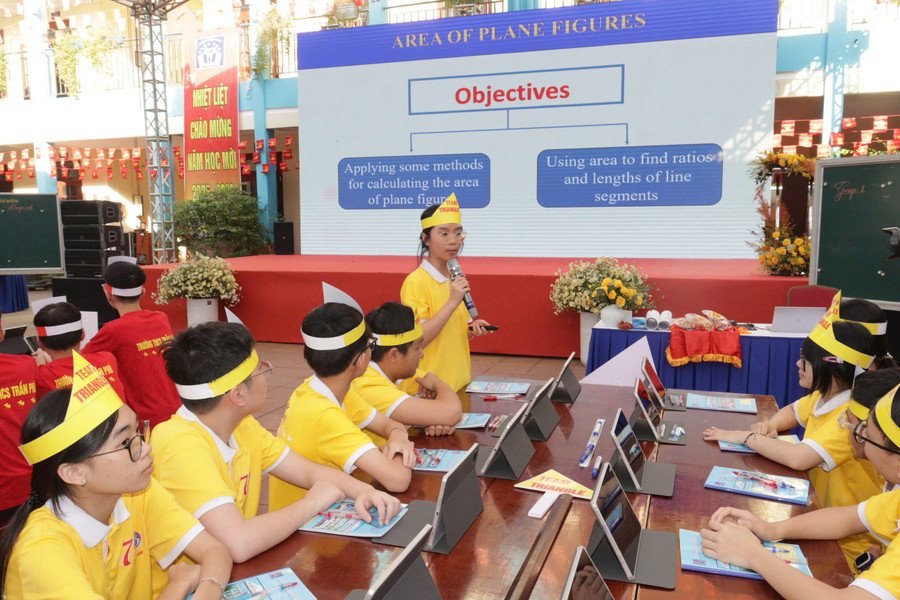 Các nhóm thực hiện nhiệm vụ được phân công. 28-tp3.jpg