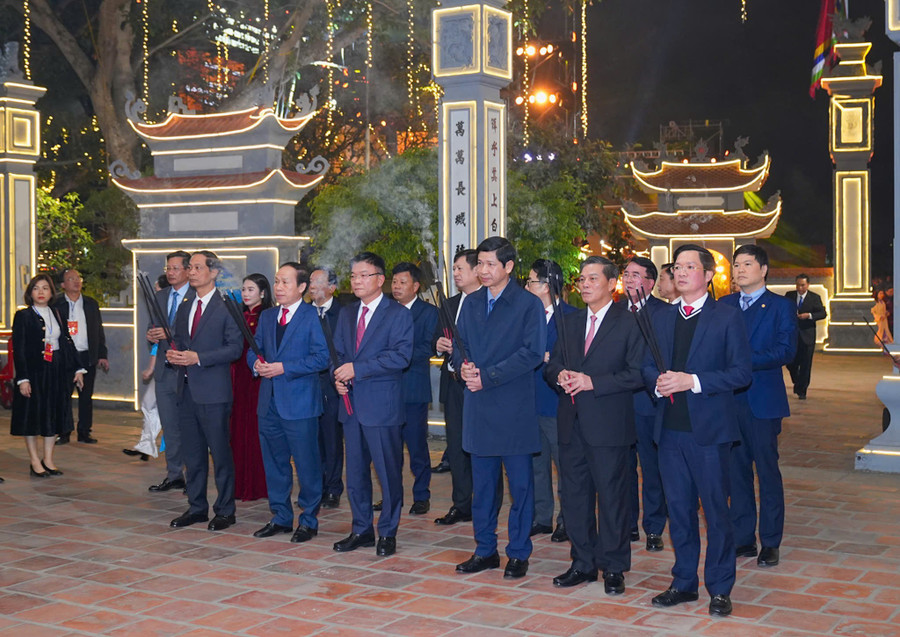 Đại biểu Trung ương và địa phương dâng hương tại Cụm di tích Từ Lương Xâm. tu-luong-xam1.jpg