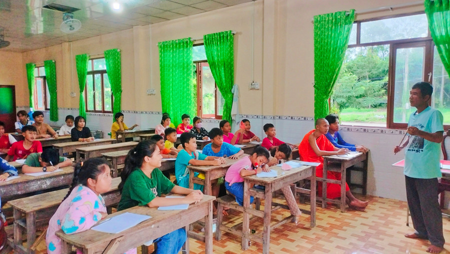 Một lớp dạy chữ Khmer ở Cà Mau. chu-khmer-2.jpg