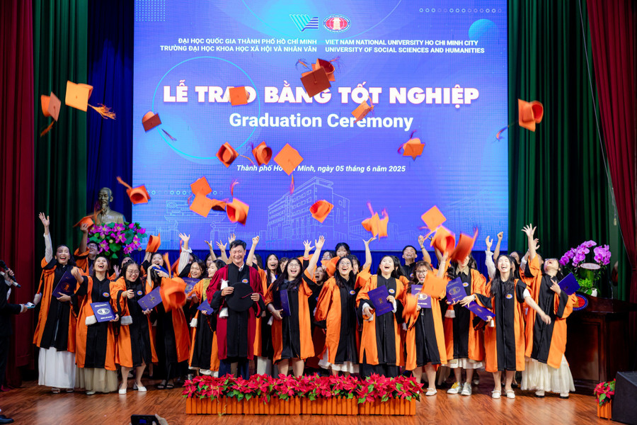 Lễ trao bằng MM88dangnhap nhà cái World Cup 2026 tháng 6/2025 của Trường MM888 bảo mật tuyệt đối Khoa học Xã hội và Nhân văn (MM888 bảo mật tuyệt đối Quốc gia TPHCM). Ảnh: HCMUSSH. Lễ trao bằng MM88dangnhap nhà cái World Cup 2026 tháng 6/2025 của Trường MM888 bảo mật tuyệt đối Khoa học Xã hội và Nhân văn (MM888 bảo mật tuyệt đối Quốc gia TPHCM). Ảnh: HCMUSSH.