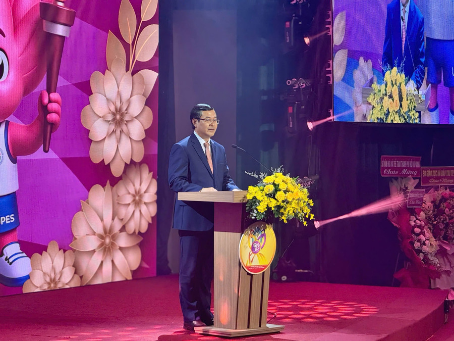 Thứ trưởng Bộ GD&ĐT Nguyễn Văn Phúc phát biểu tại buổi lễ. Ảnh: Thùy Linh. 3415128211316282054.jpg