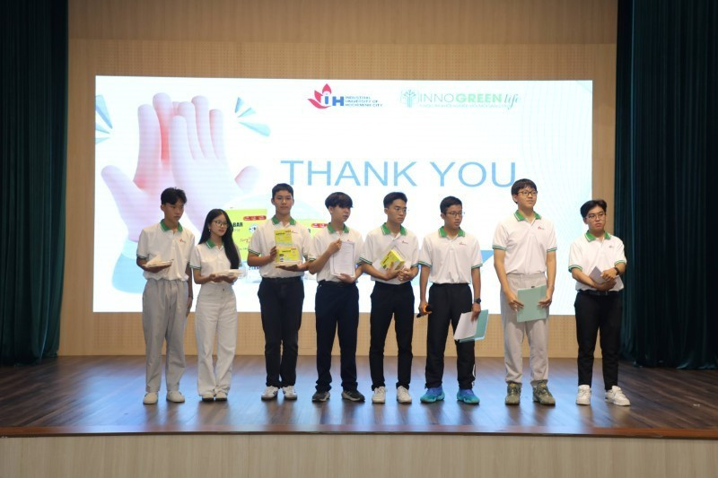 Dự án đạt giải của Chương và nhóm - “Thanh năng lượng Champion Bar cho vận động viên” là sản phẩm hướng đến vận động viên và người chơi thể thao chuyên nghiệp, giúp bổ sung năng lượng tức thì với thành phần nguyên liệu tự nhiên, thân thiện với môi trường. nguyen-chuong-4.jpg