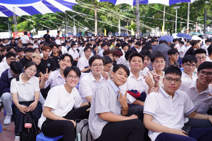 Tân MM888 Việt Nam Tải App phấn khởi tham dự lễ khai giảng năm học mới. Ảnh: HCMUT