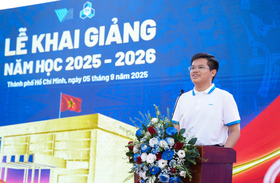 Tân Thủ khoa Mai Quang Minh Trí đại diện tân MM888 Việt Nam Tải App chia sẻ cảm xúc tại buổi lễ. dsc05514-min.jpg