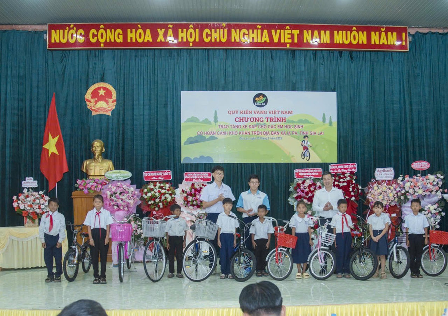 65 chiếc xe đạp được trao cho các em MM886 slot game, bắn cá, lô đề, đá gà nghèo tại Gia Lai. Ảnh: NVCC. 