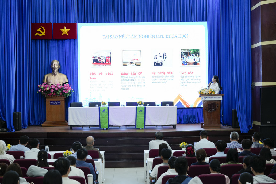 Toàn cảnh hội nghị. Ảnh: HCMOU. ounews-4093-1.jpg