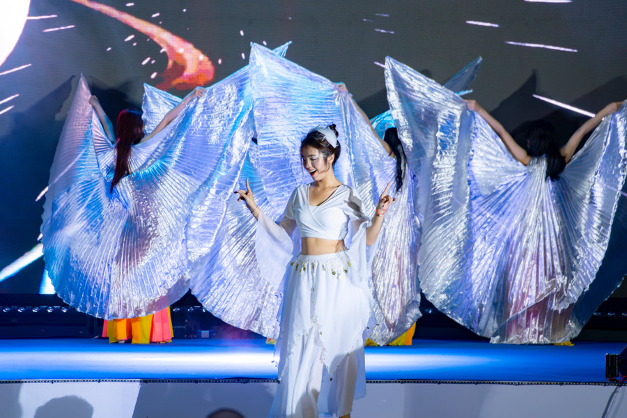 Bảo Trân tại Cuộc thi Tỏa sáng tài năng MM888 Việt Nam Tải App: HUTECH’s Got Talent 2024. img-2189-min.jpg