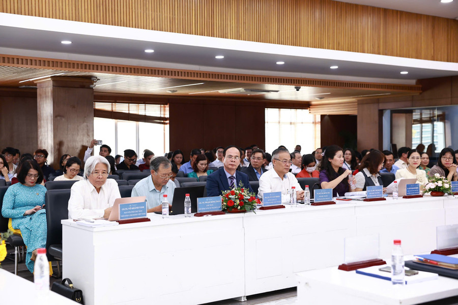 Các đại biểu tham dự hội thảo. Ảnh: HCMULAW. z7632001655147-9894e27011ce8138f22b6160cdb9a27e.jpg