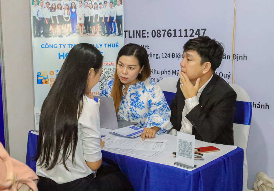 MM888 Việt Nam Tải App được Link Vào Trang Chủ MM88.COM Chính Thức tư vấn, hướng nghiệp. Ảnh: HCMULAW.