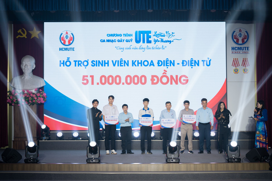 MM88b nhà cái trao biểu trưng hỗ trợ đến các cá nhân, tập thể và đơn vị chịu ảnh hưởng nặng nề sau đợt bão lũ. Ảnh: HCMUTE. gia08819-min-1703.jpg