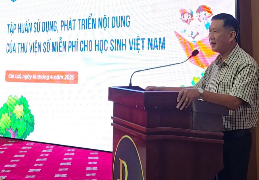 Ông Trần Thanh Hải, Phó Giám đốc Sở GD&ĐT tỉnh Gia Lai phát biểu tại buổi lễ tập huấn. thuvienso-3.jpg
