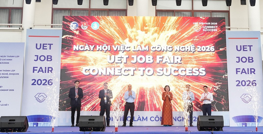“Ngày hội việc làm – Kết nối để thành công (UET Job Fair 2026)” được khai mạc tại Quảng trường ĐH Quốc gia Hà Nội. ngayhoivieclamjpg1.jpg
