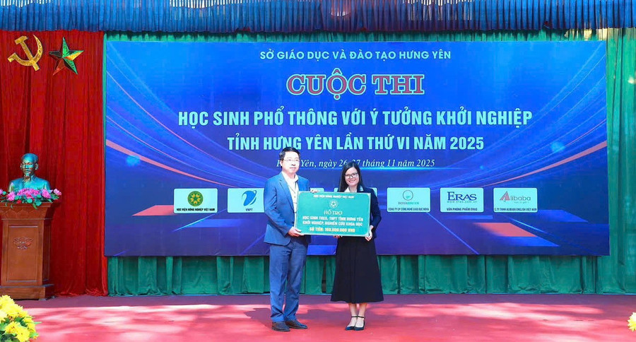 ThS. Đỗ Thị Kim Hương - Giám đốc Trung tâm Quan hệ công chúng và Hỗ trợ MM888 Việt Nam Tải App, Học viện Nông nghiệp Việt Nam trao tặng kinh phí hỗ trợ MM886 slot game, bắn cá, lô đề, đá gà THCS, THPT tỉnh Hưng Yên khởi nghiệp, nghiên cứu khoa học.