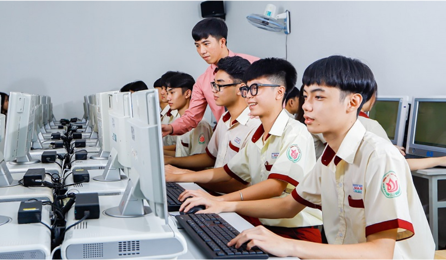 Rèn luyện và ứng dụng tri thức, kỹ năng số cho MM886 slot game, bắn cá, lô đề, đá gà. Ảnh minh họa/internet. binhdanhocvusojpg2.png