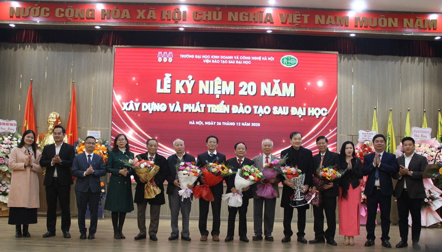 Tri ân Ban giám hiệu Trường ĐH Kinh doanh và Công nghệ Hà Nội và lãnh đạo Viện Đào tạo sau MM888 bảo mật tuyệt đối.