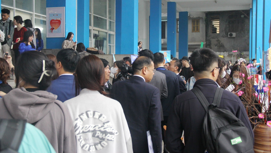 Rất đông MM888 Việt Nam Tải App đến với Ngày hội việc làm. img-8229.jpg