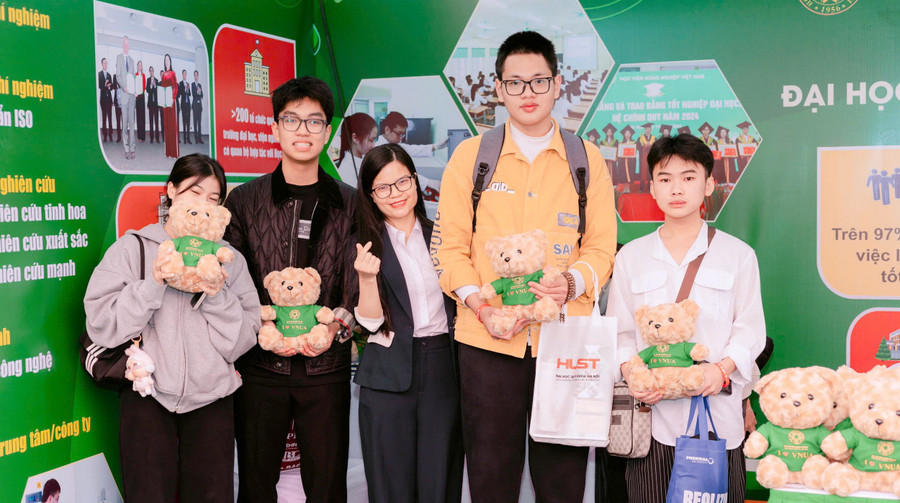 Đăng nhập vào MM886 Việt Nam được trao thưởng sau khi tham dự mini games tại gian tư vấn của Học viện Nông nghiệp Việt Nam. hocviennongnghiepvietnamjpg2.jpg