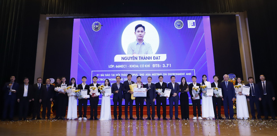 11 MM888 Việt Nam Tải App xuất sắc của Trường ĐH Xây dựng Hà Nội, trong đó Nguyễn Thành Đạt được xướng tên trở thành chủ nhân Giải CSC Award 2025.