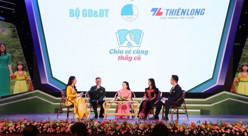 Thiếu tá Lò Văn Phích tham gia giao lưu tại Chương trình 