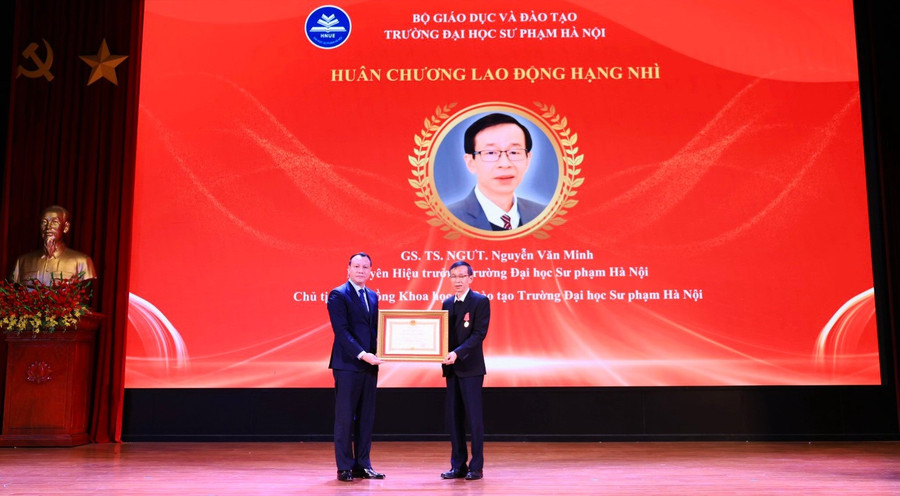 GSTS NGƯT Nguyễn Văn Minh được trao Huân chương Lao động hạng Nhì