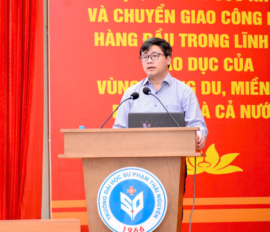 Ông Phạm Ngọc Toàn – Giám đốc Trung tâm Phân tích, Dự báo Chiến lược (Bộ Nội vụ) báo cáo tại Tọa đàm. daotaonhanlucjpg2.jpg