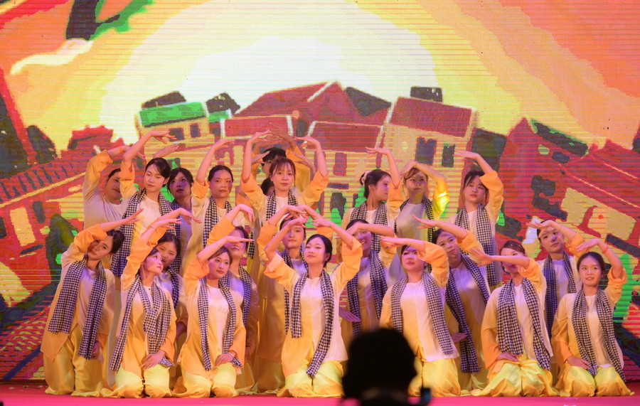 tiet-muc-van-nghe-dat-giai-nhat-toi-tu-khoa-tai-chinh-ngan-hang.jpg