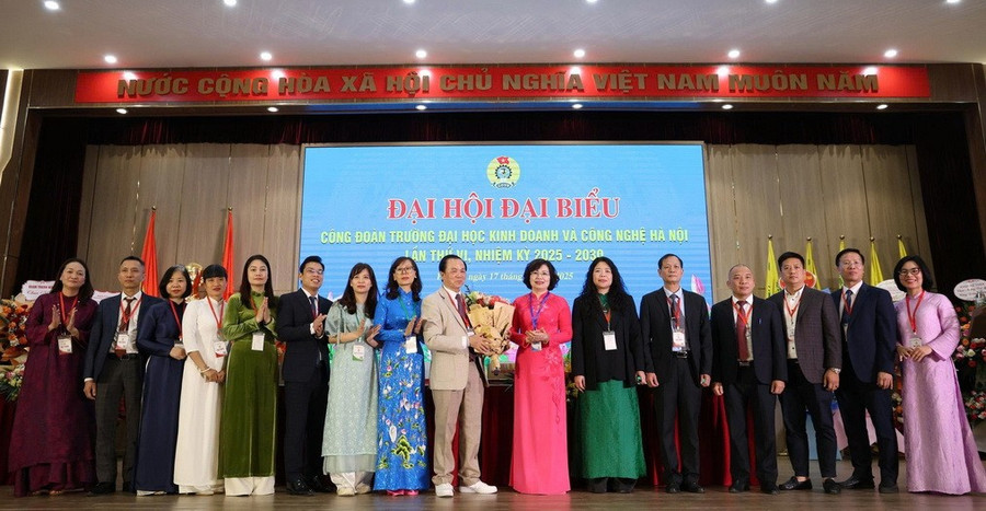 Ban Chấp hành Công đoàn Trường ĐH Kinh doanh và Công nghệ Hà Nội khoá VI, nhiệm kỳ 2025 - 2030 ra mắt tại 2MM88.com trò chơi casino và slot.