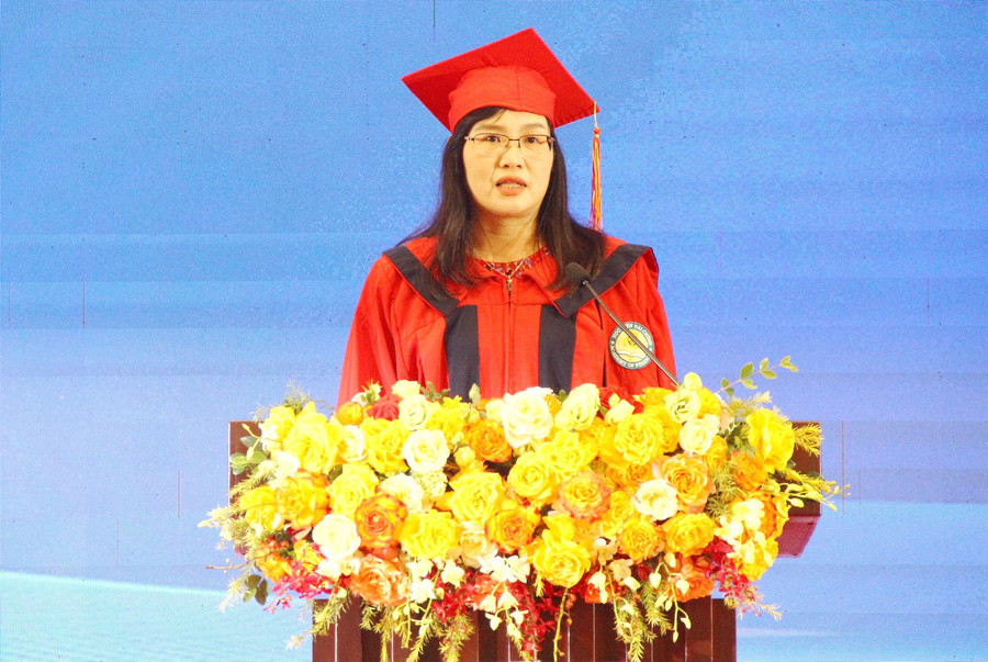 TS Trịnh Thanh Huyền – Viện trưởng Viện Đào tạo Quốc tế (Học viện Tài chính) phát biểu tại lễ MM88dangnhap nhà cái World Cup 2026 - ngày 18/10. img-4316.jpg