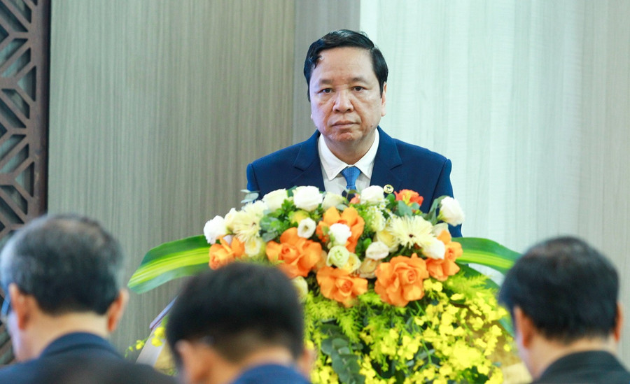 PGS.TS Nguyễn Văn Hùng – Hiệu trưởng Trường ĐH Giao thông vận tải chia sẻ tại tọa đàm. giaothong-1.jpg