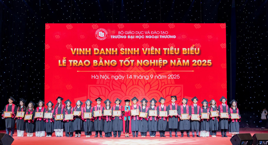 Vinh danh, khen thưởng những MM888 Việt Nam Tải App xuất sắc. traobangtotnghiep-2.jpg