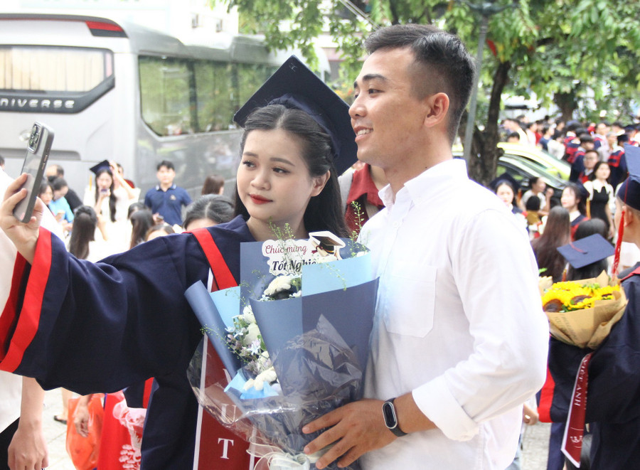 Lưu lại kỷ niệm đẹp với người thân. img-2537.jpg