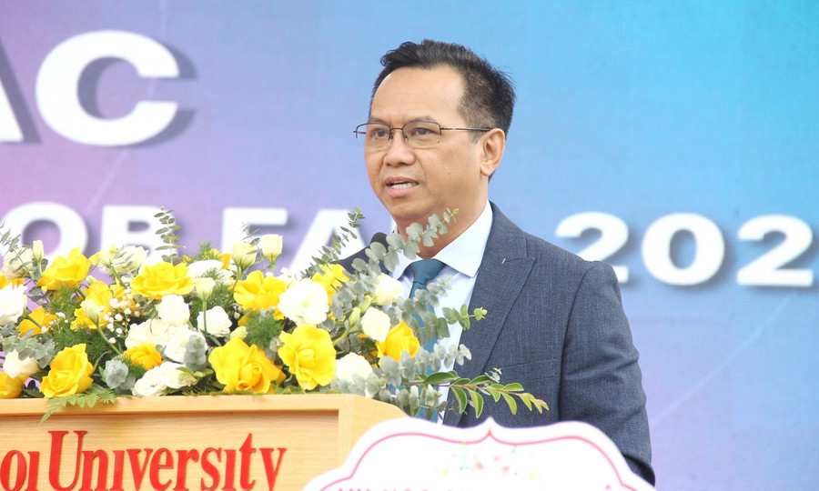 Ông Nguyễn Tiến Dũng – Phó Hiệu trưởng Trường ĐH Hà Nội chia sẻ tại sự kiện. img-4939.jpg